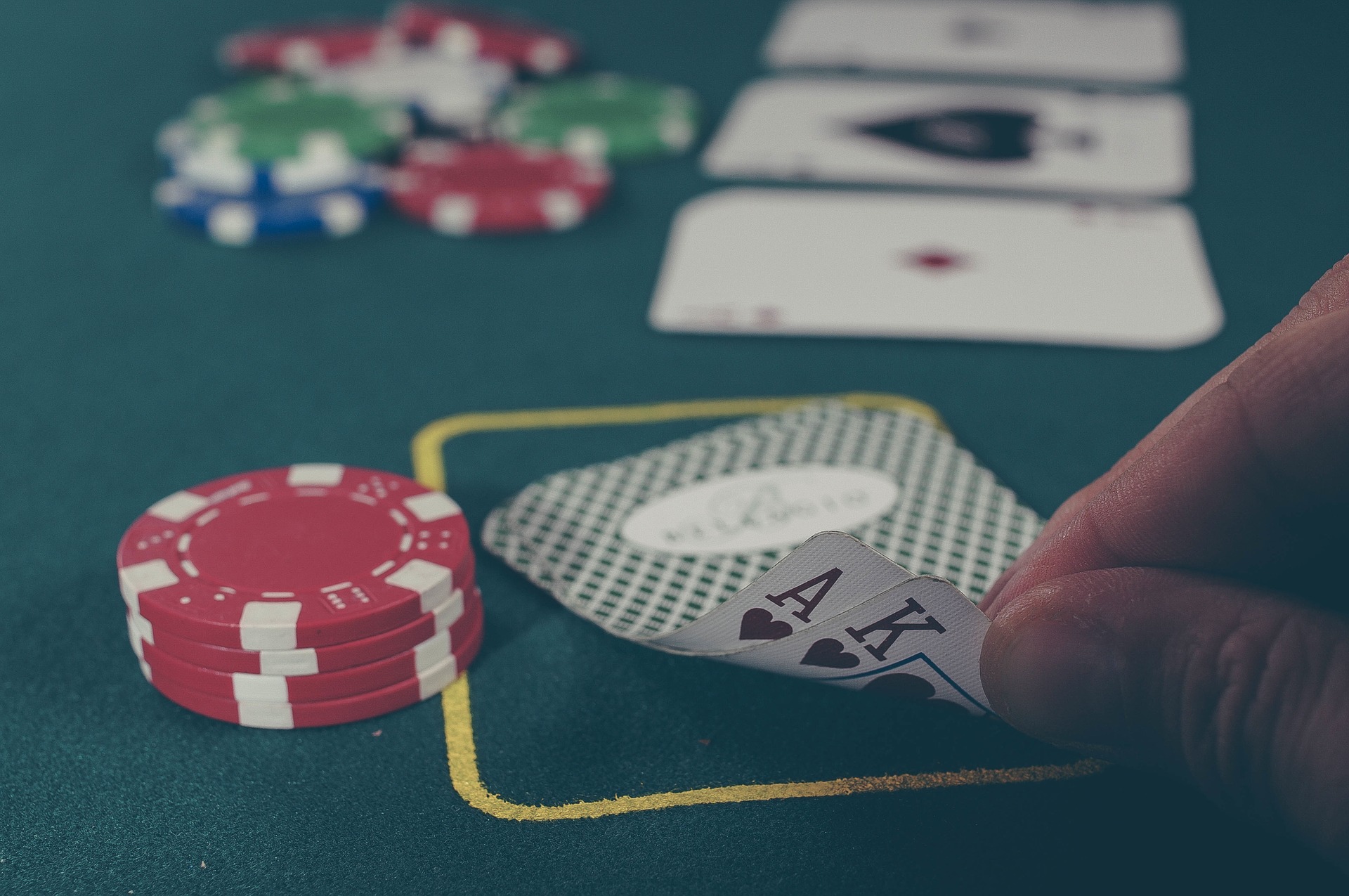 Mit Poker spielen im Internet erfolgreich Geld verdienen