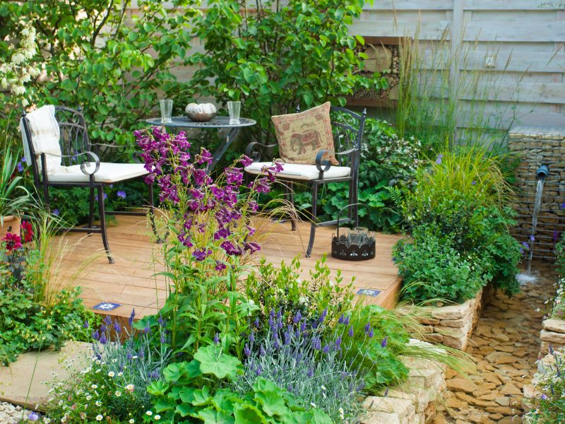 Den Garten wohnlich gestalten - so geht's!