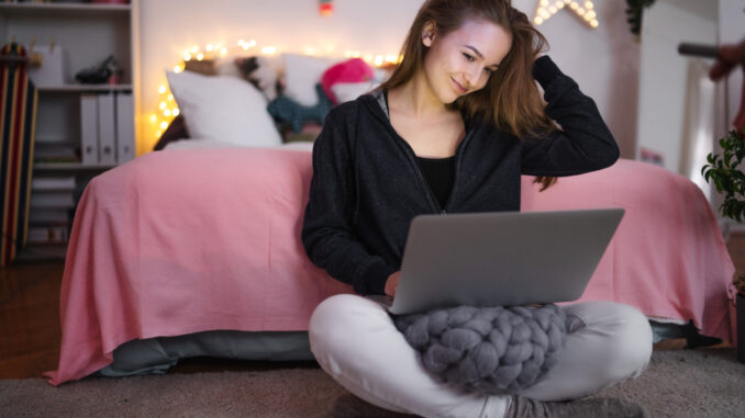 Online-Dating vs. klassisches Kennenlernen: Was funktioniert besser?
