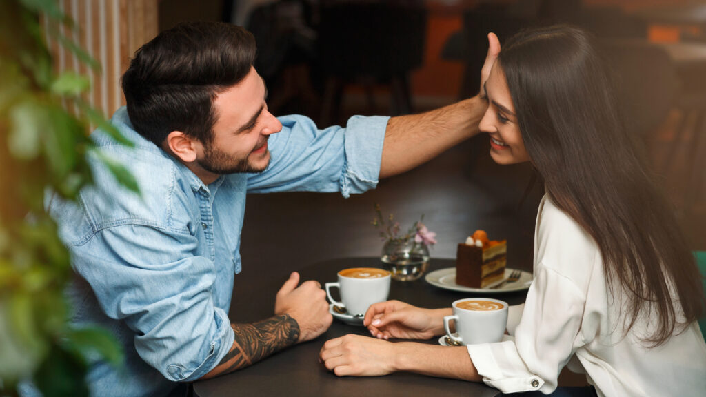 Online-Dating vs. klassisches Kennenlernen: Was funktioniert besser?